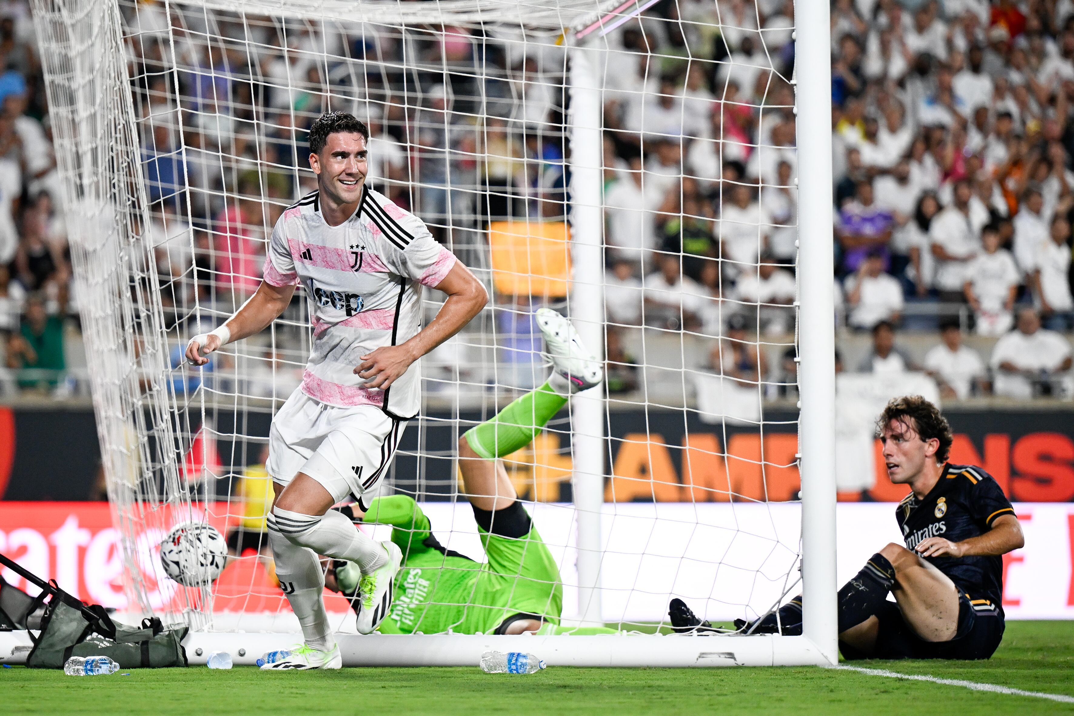 Vlahovic dio muestra de mejoría ante el Real Madrid