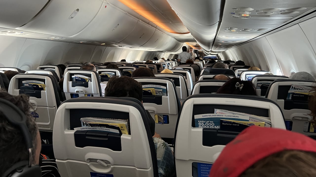 Interior de un avión comercial. Imagen de referencia