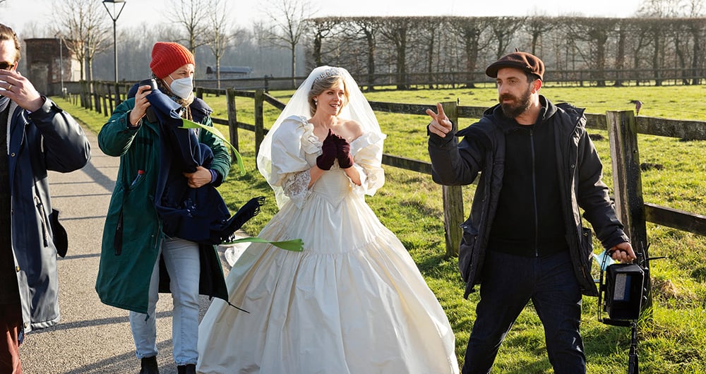 La cinta, filmada en un castillo alemán, cuenta con la dirección del chileno Pablo Larraín y con los libretos de Steven Knight. 