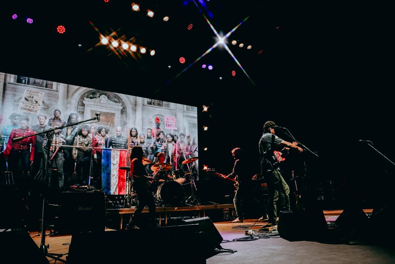 Tom Morello y su Freedom Fighter Orchestra en el Teatro JEG, el 19 de marzo en Bogotá.
