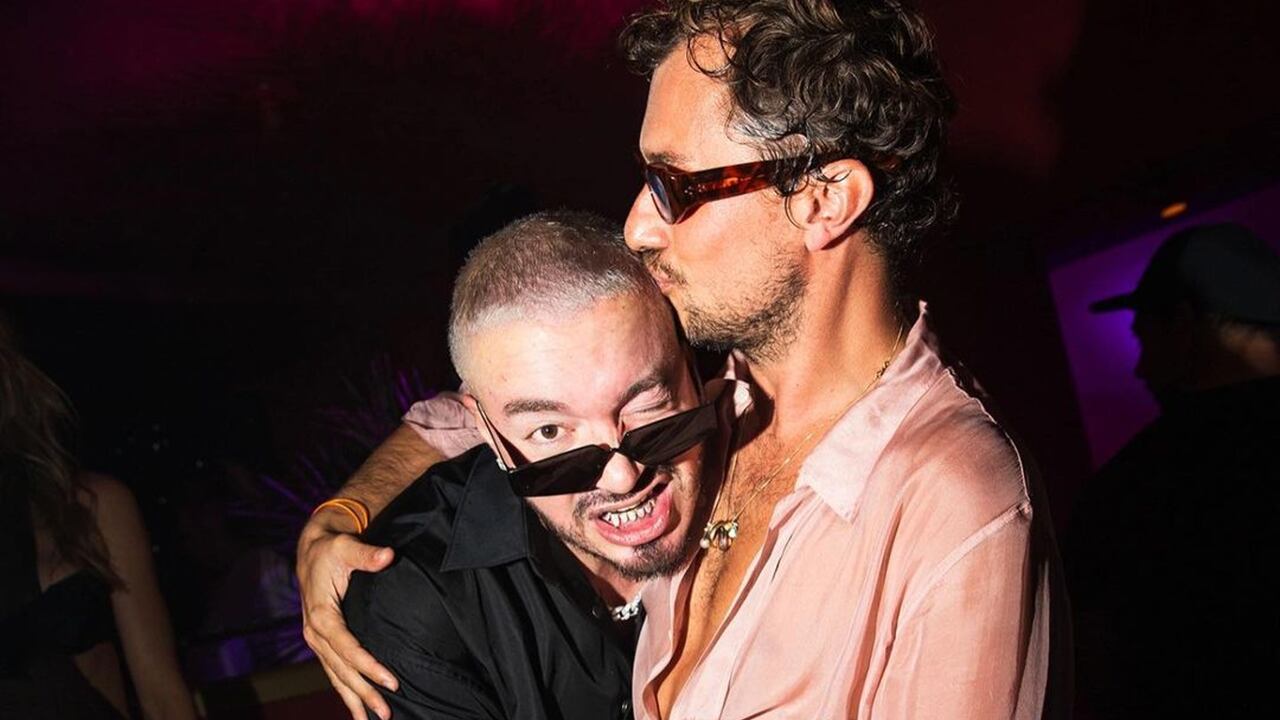 El reguetonero y el diseñador son amigos desde su colaboración en el proyecto Colette. Foto: Instagram @ecortazar.