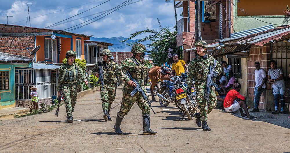  Los territorios periféricos, como los departamentos del Pacífico, son los más impactados por la violencia.