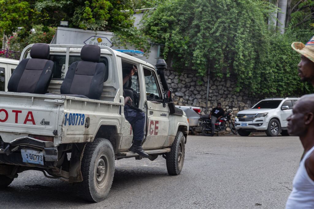 Área de patrulla policial cerca de la instalación después de la ceremonia de nueva transición
consejo en Puerto Príncipe, Haití, el 25 de abril de 2024