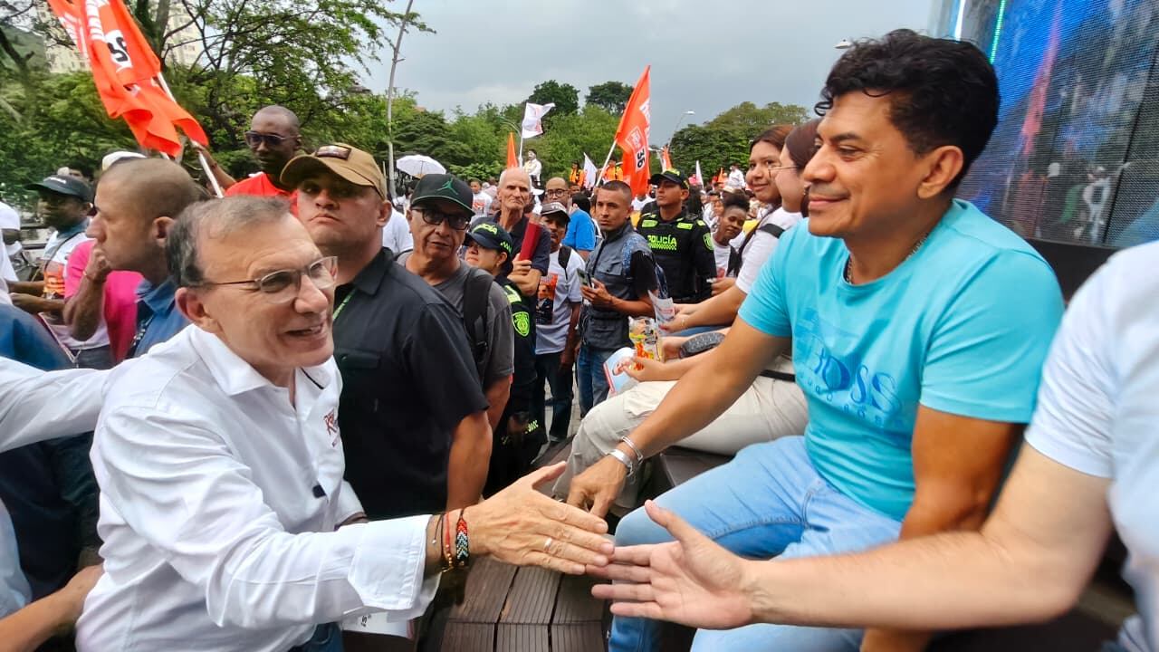 Roy Barrera en campaña presidencial en Cali.