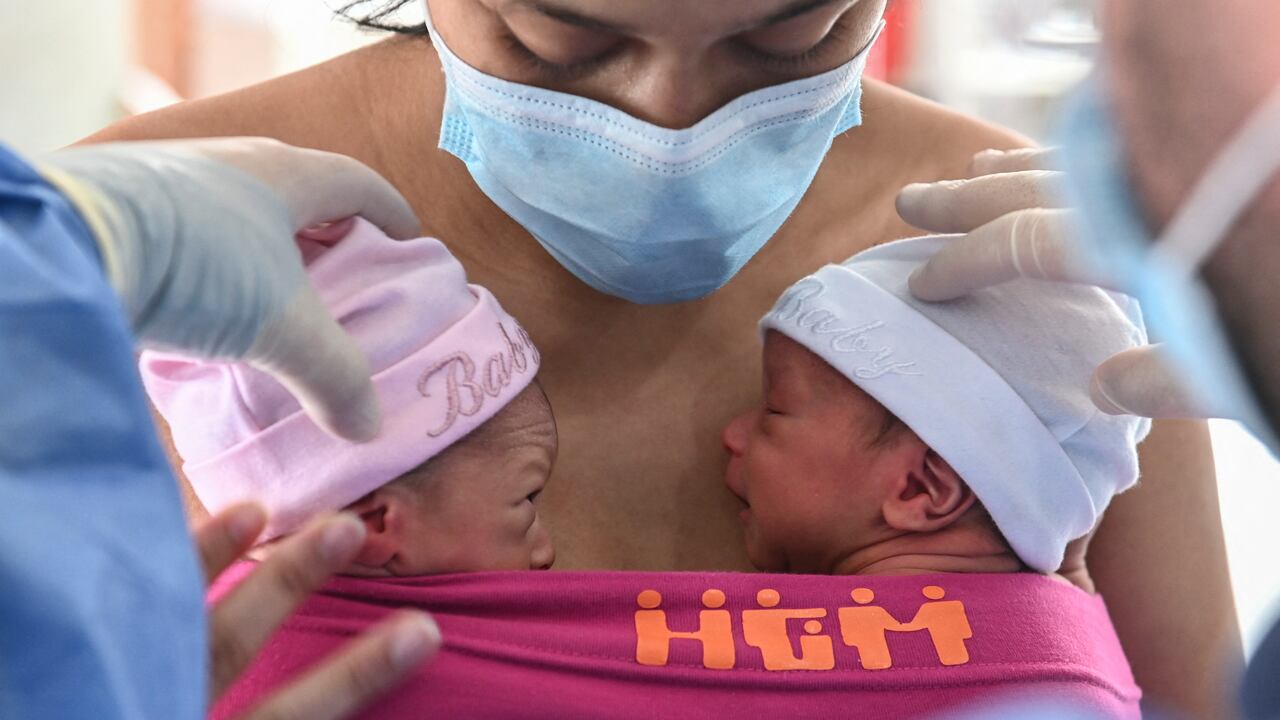 ¡Sin precedentes! Aumentó el número de nacimiento de gemelos en el mundo