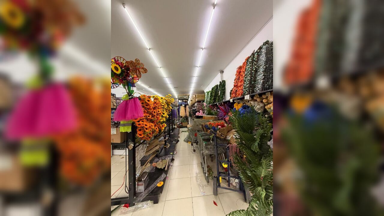 Flores artificiales incautadas por la DIAN en Bogotá