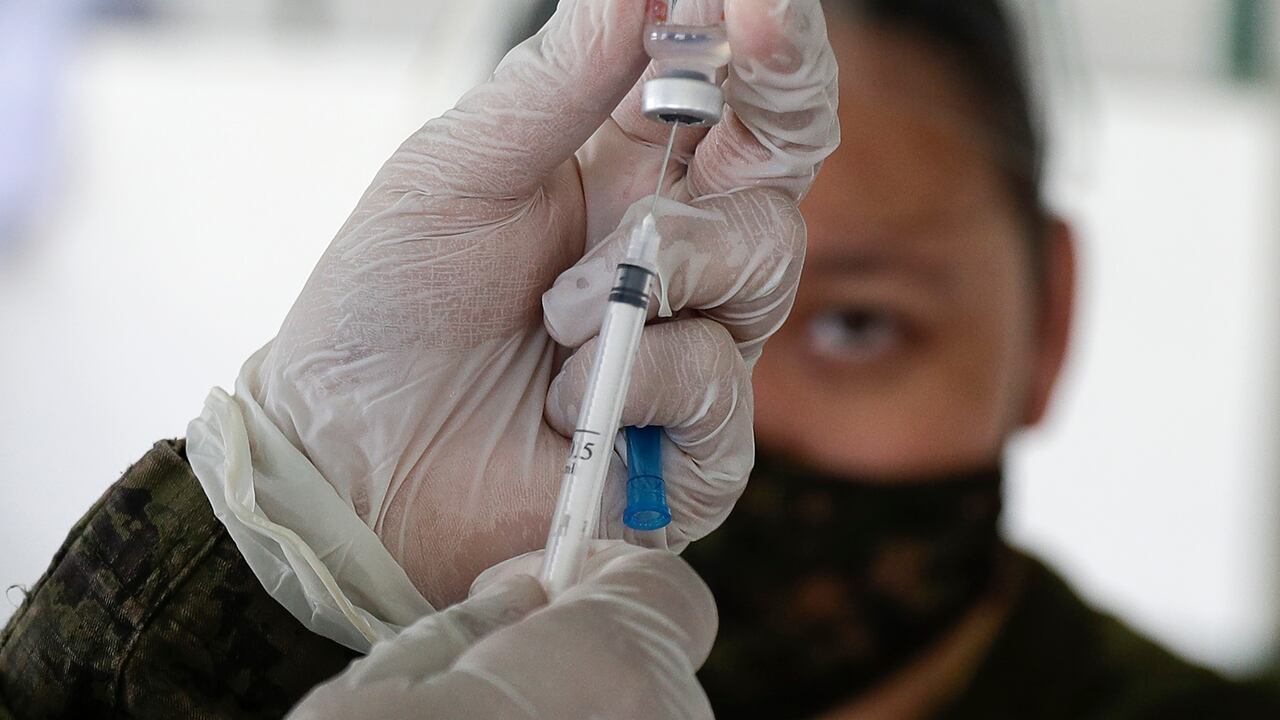 Pese a preocupaciones, vacunas chinas contra el coronavirus acaparan el mercado mundial