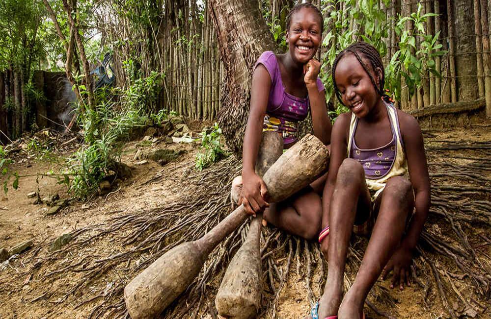 En Palenque de San Basilio, Bolívar, las tradiciones se aprenden desde la niñez. Pilar el arroz es una de ellas.
