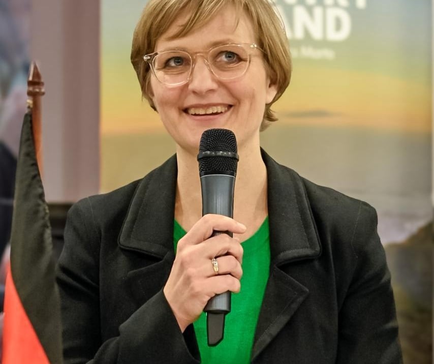 La secretaria de Estado Parlamentaria del Ministerio Federal de EPconomía y Protección del Clima, Franziska Brantner, señaló que Colombia ofrece un enorme potencial para las energías renovables y el hidrógeno verde y Alemania depende a largo plazo de las importaciones de hidrógeno verde para la transformación sostenible de su economía y su abastecimiento energético.