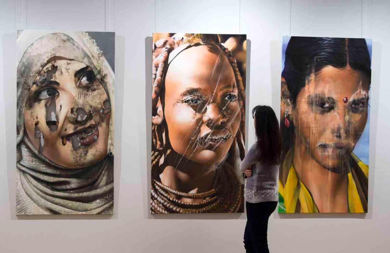 Arte callejero Empezó la exhibición de TASSO, un artista callejero que retrata a partir de bocetos, dibujos y goteos. La galería está ubicada en Zwickau, Alemania, hasta el 8 de abril. AP/ Jens Meyer