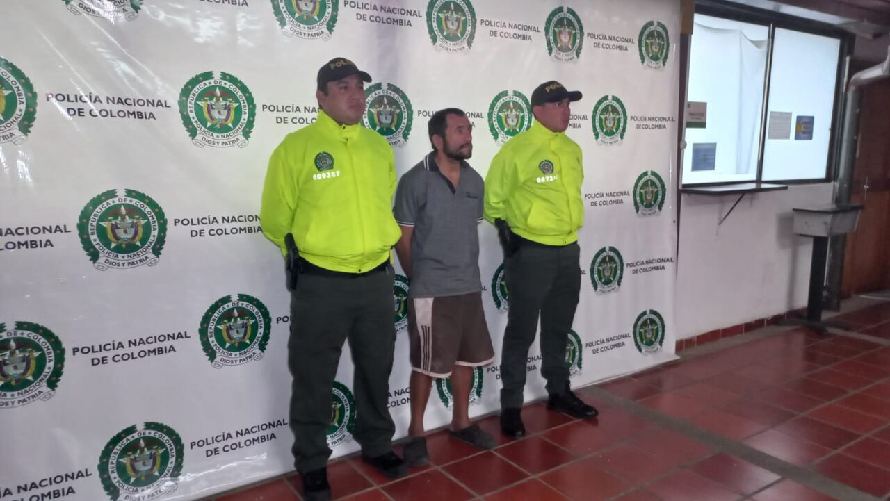 Esta persona fue capturada en el barrio Laureles de Floridablanca, Santander.