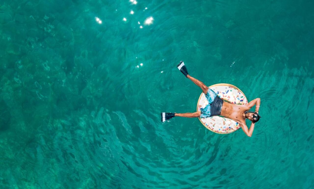 Ya sea relajándonos en una playa paradisíaca o explorando una ciudad llena de historia, las vacaciones nos brindan la oportunidad de escapar de la rutina diaria y explorar el mundo.