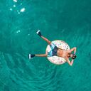 Ya sea relajándonos en una playa paradisíaca o explorando una ciudad llena de historia, las vacaciones nos brindan la oportunidad de escapar de la rutina diaria y explorar el mundo.