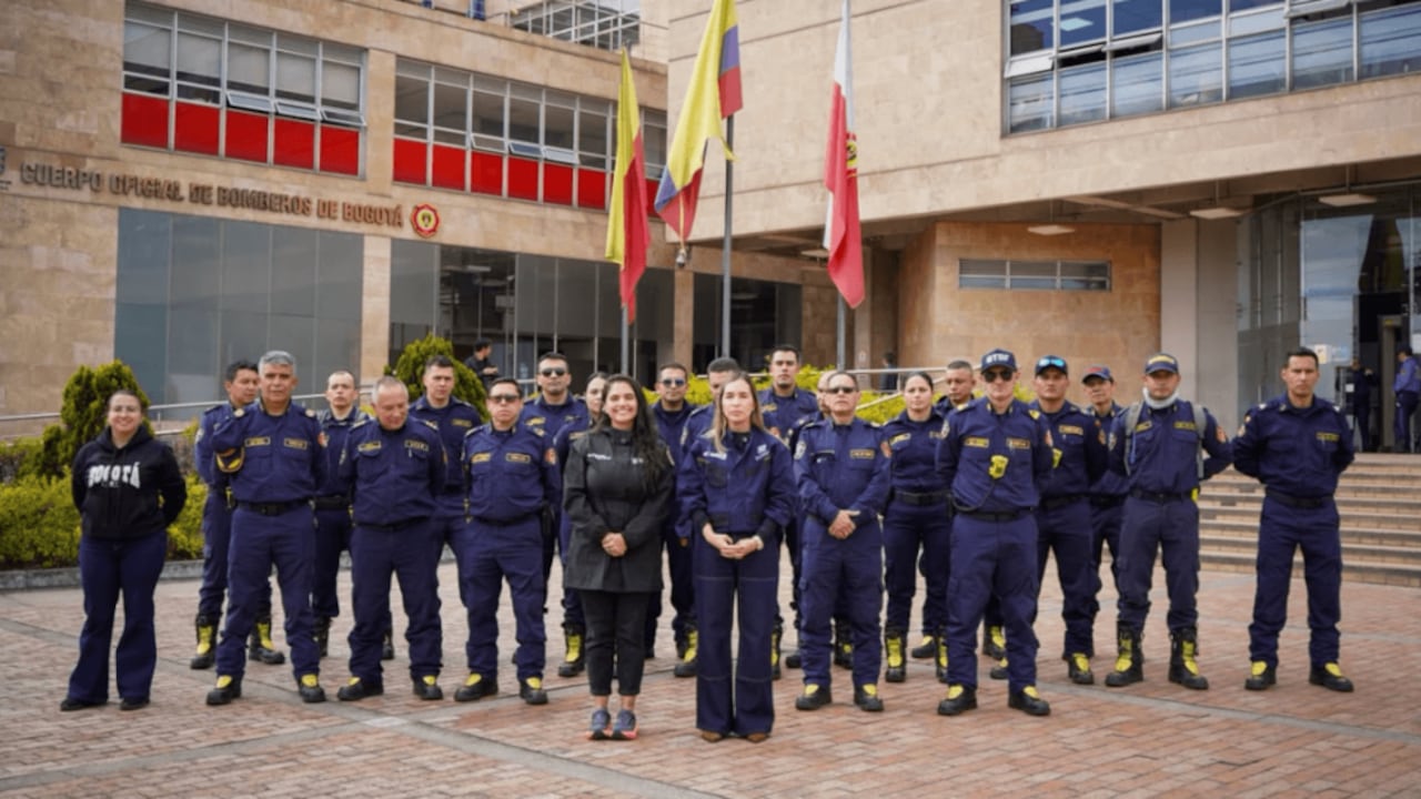 La movilización del personal se dio tras la petición de la Dirección Nacional de Bomberos de Colombia frente a la magnitud de las llamas.