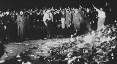 Quema de libros por los nazis. 