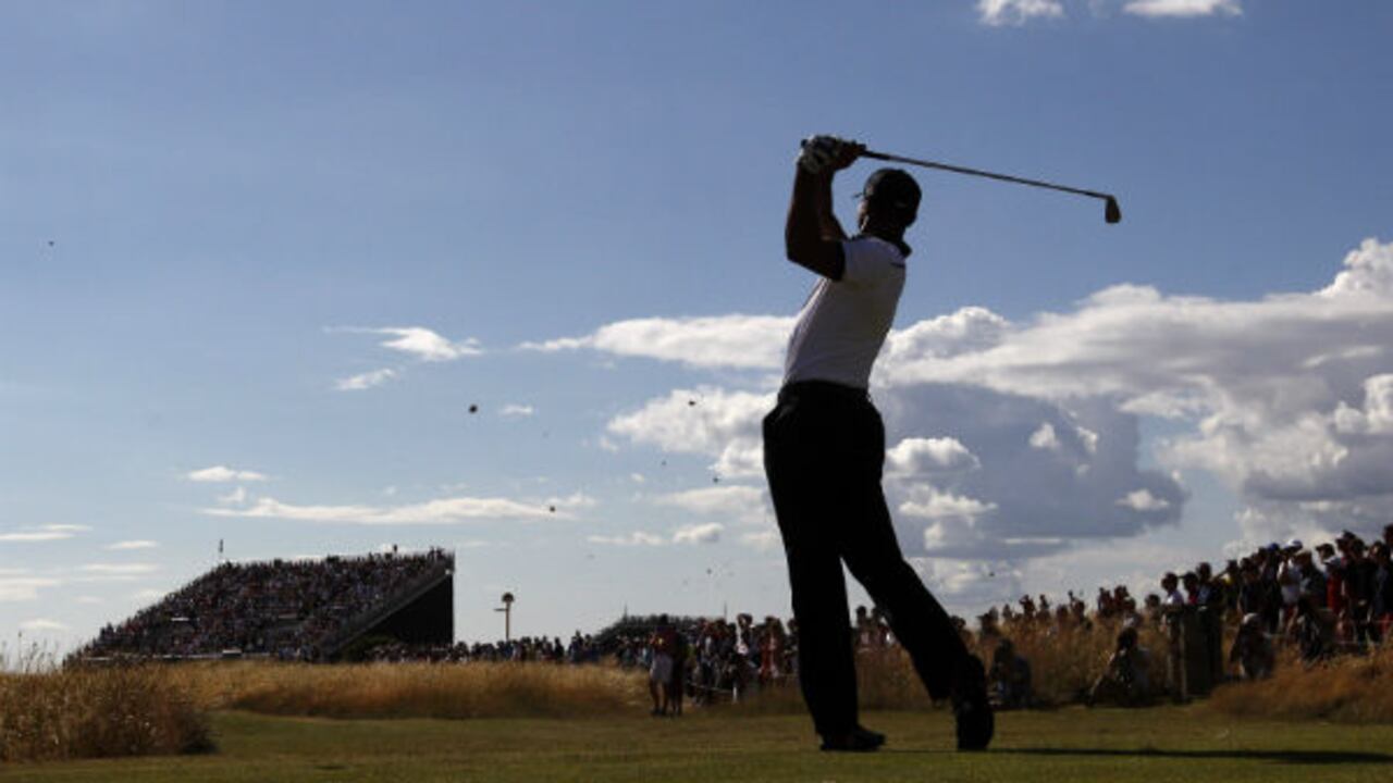 Tiger Woods participa en la primera ronda del Abierto de Golf británico en Muirfield, Escocia. (AP)