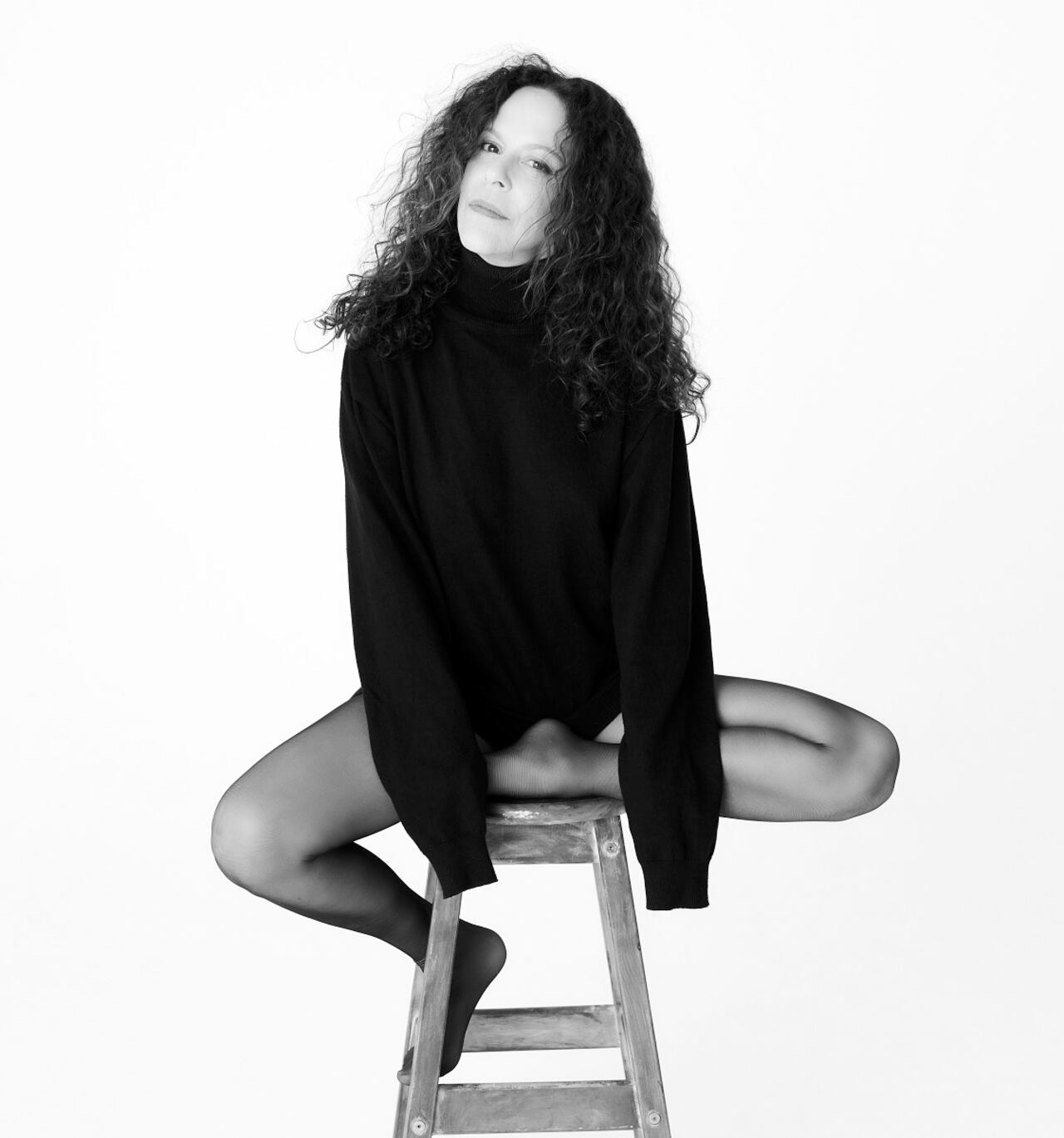 Nació en Nueva York en 1966, y de esa ciudad guarda algunos rasgos bruscos.