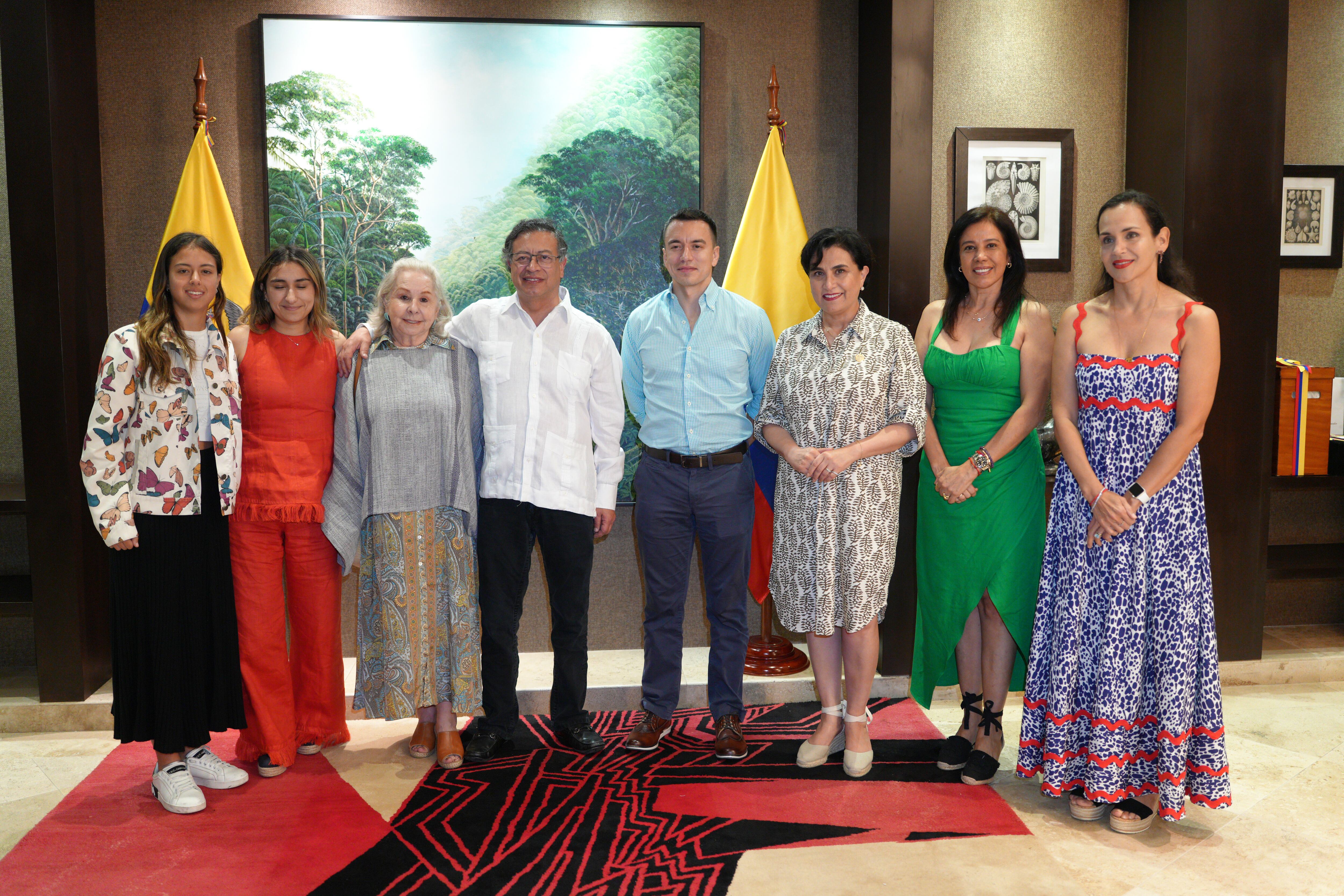 Gustavo Petro y Laura Sarabia en la reunión bilateral en Ecuador.