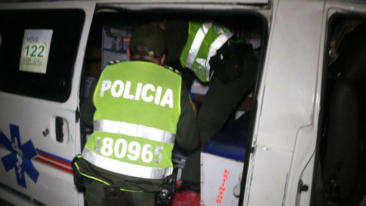 Ambulancia que transportaba media tonelada de estupefacientes en Cali se volcó/Foto: Alcaldía de Cali