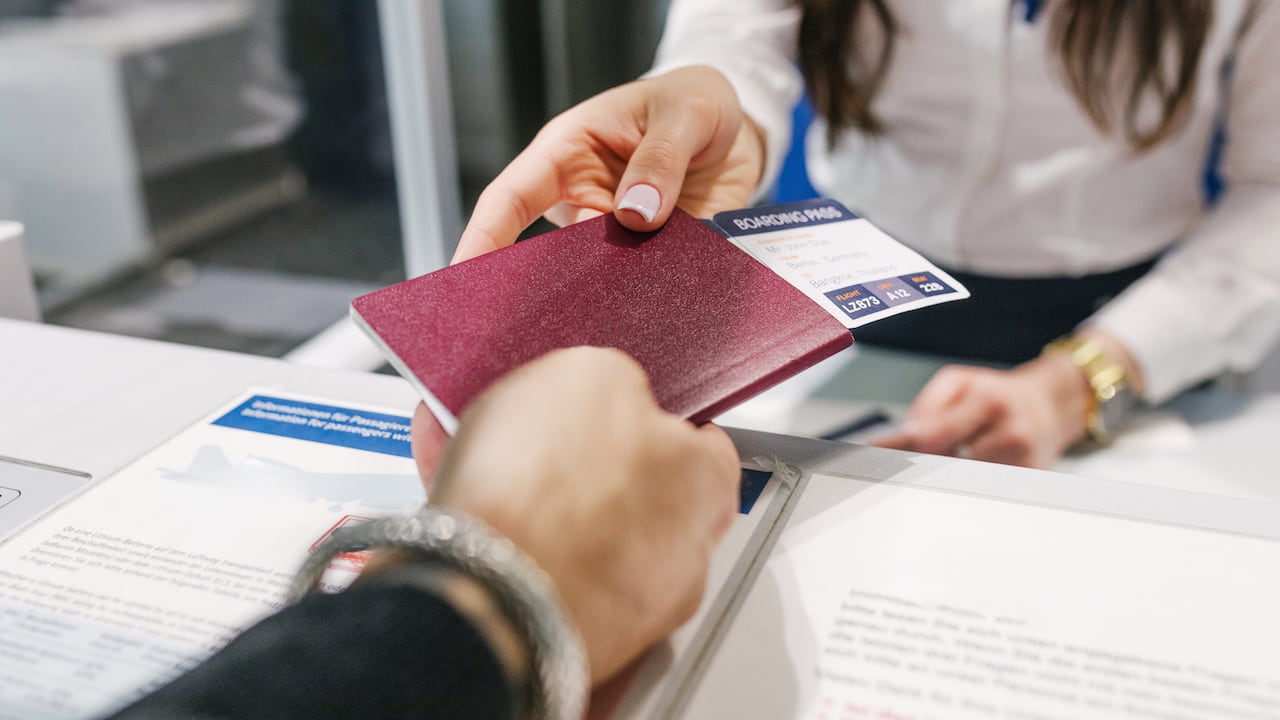 Estados Unidos ha implementado nuevas restricciones migratorias que afectan a ciudadanos de diversos países.