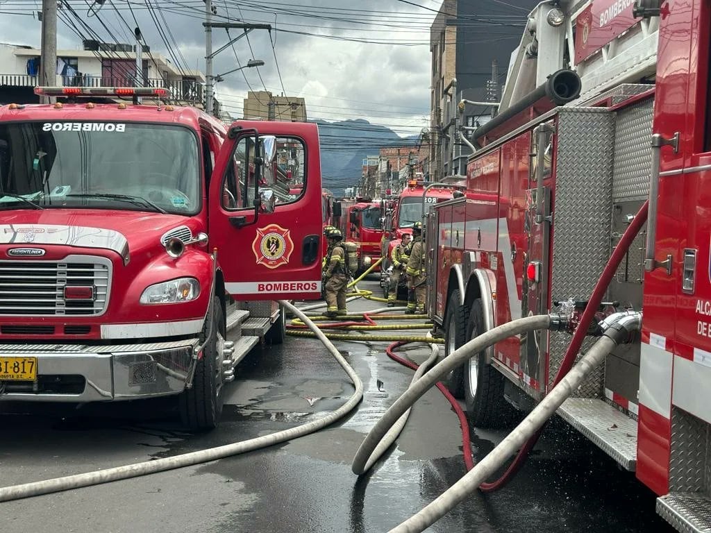 Se necesitaron unidades de cuatro estaciones de Bomberos para atender la situación.