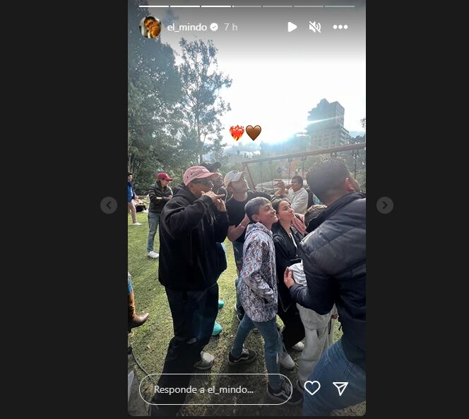 El influencer tenía la misma ropa que el sujeto de la foto de Lina Tejeiro