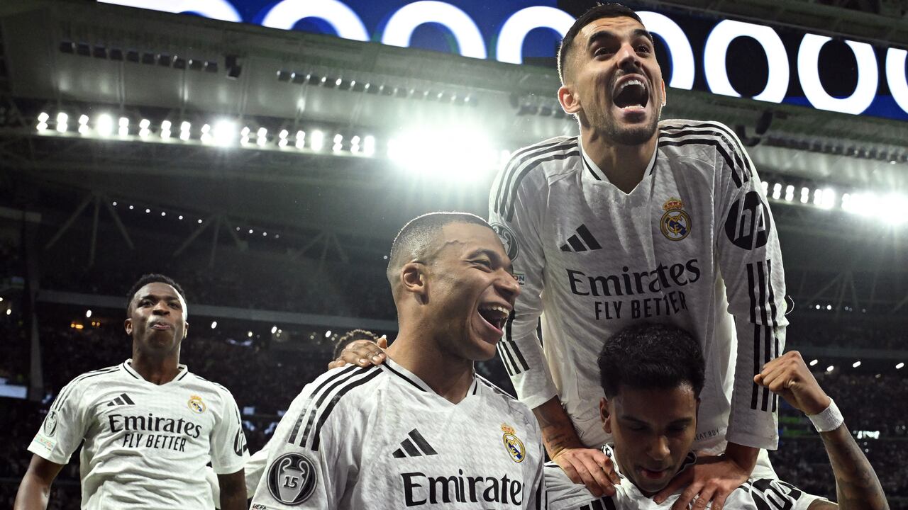 Real Madrid players celebrate their second goal scored by Real Madrid's French forward #09 Kylian Mbappe during the UEFA Champions League knockout phase play-off football match between Real Madrid CF and Manchester City at the Santiago Bernabeu stadium in Madrid on February 19, 2025. (Photo by JAVIER SORIANO / AFP)