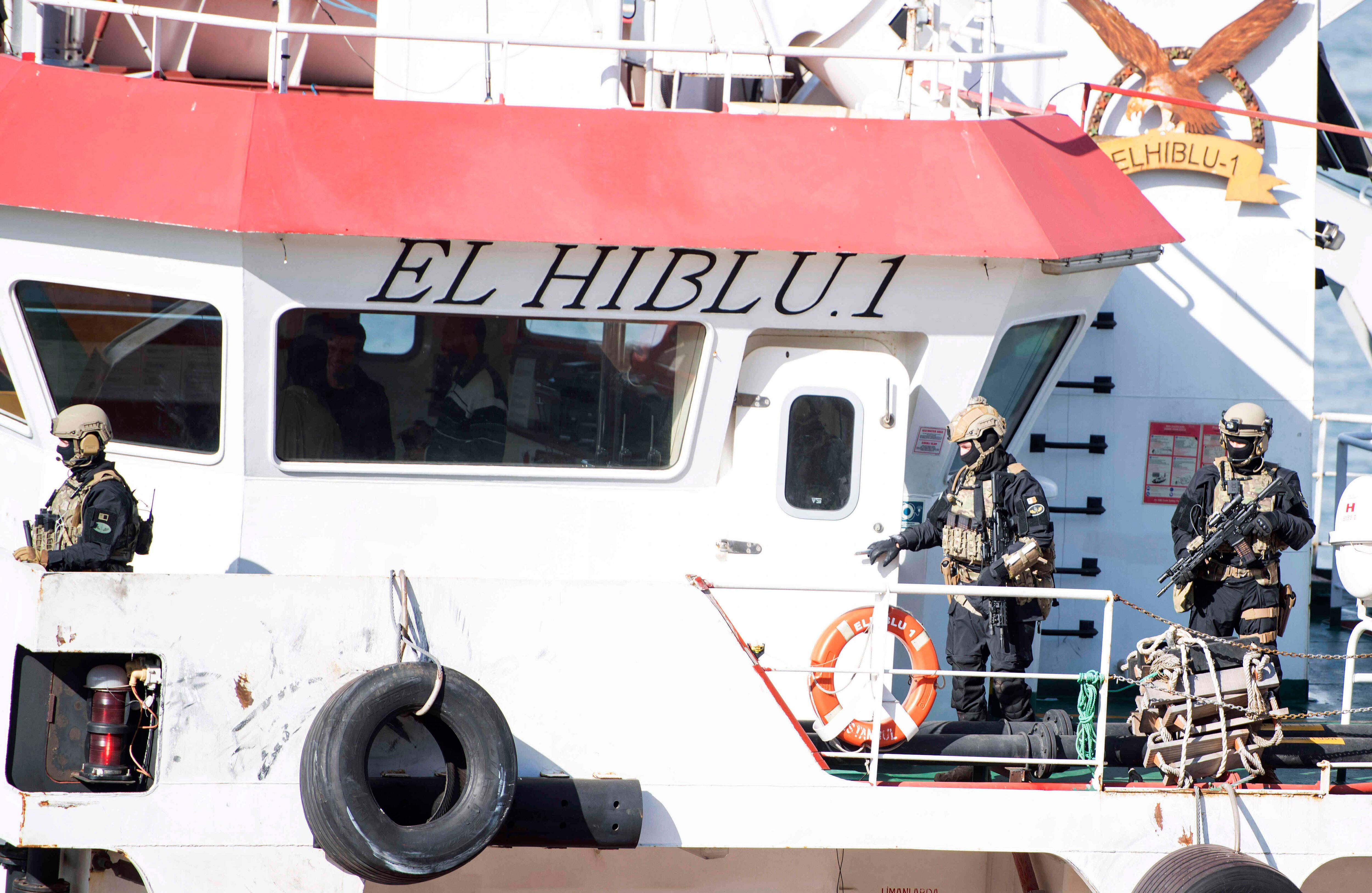 El buque petrolero de banderas turcas se dirigía presuntamente a Malta, pero decidió cambiar su rumbo. Foto: Rene' Rossignaud/AP.