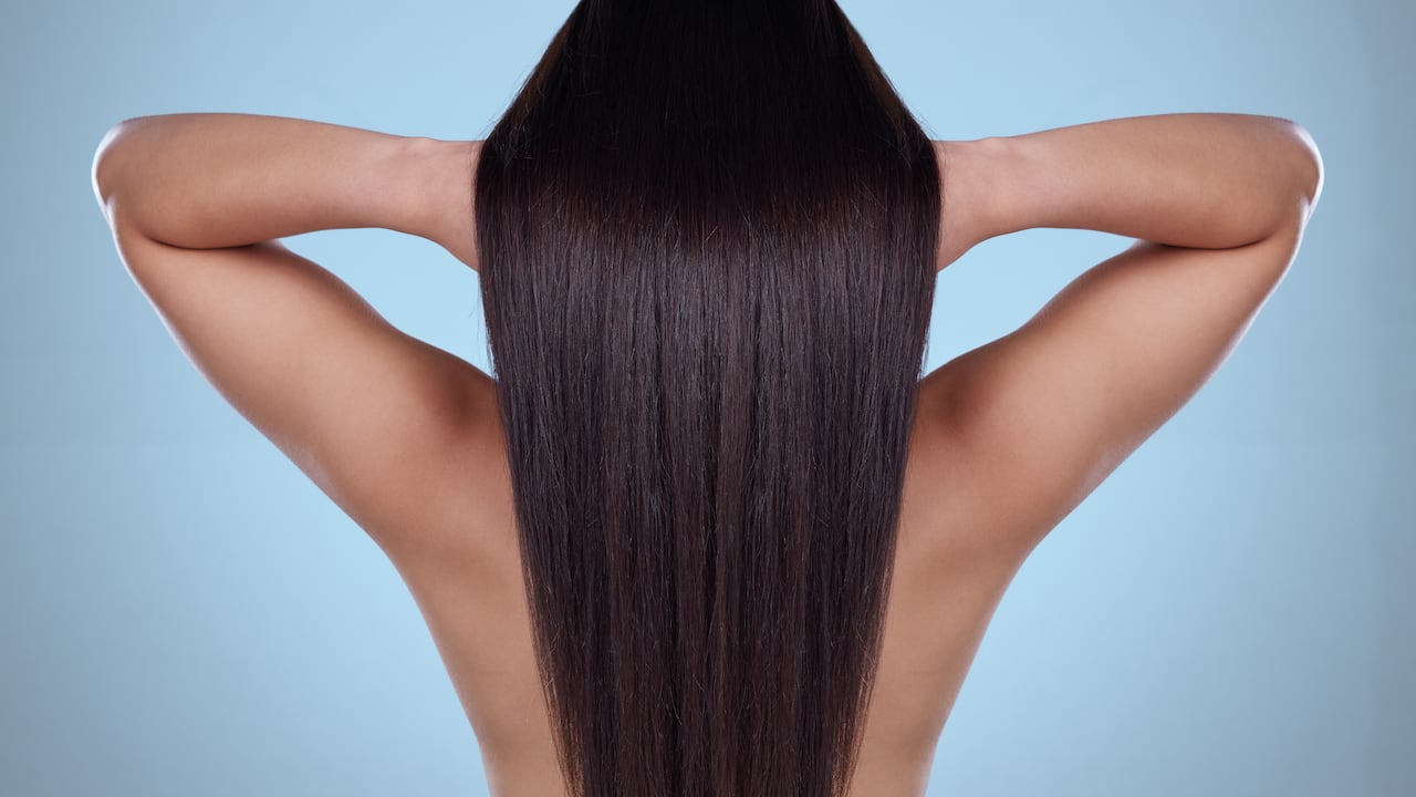 Los ingredientes naturales ayudan a mantener un cabello liso y sano.