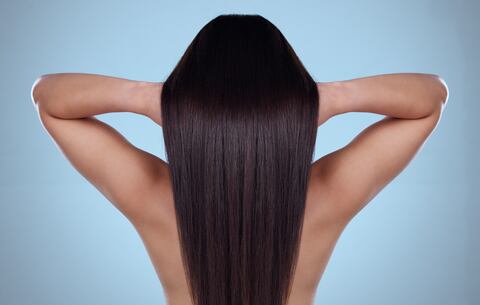 Los ingredientes naturales ayudan a mantener un cabello liso y sano.