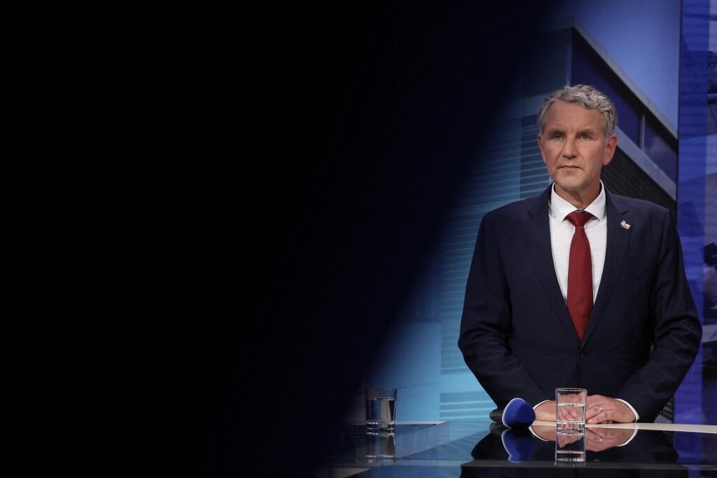 El principal candidato del partido de extrema derecha AfD (Alternativa para Alemania) para las elecciones regionales en Turingia, Bjoern Hoecke, asiste a un debate televisivo en Erfurt, este de Alemania, el 1 de septiembre de 2024, durante las elecciones regionales de Turingia, el día después del cierre de las urnas. . (Foto de Ronny HARTMANN / AFP)