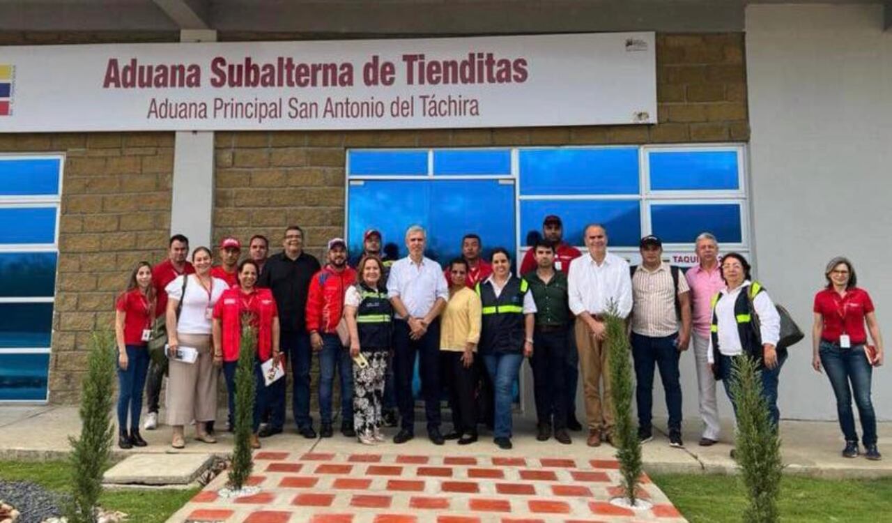 También hubo participación de autoridades departamentales y municipales.