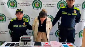 Momento de la captura de alias Yolima, quien según la Policía es la esposa de alias Pinocho, cabecilla de Los Pachenca, promotor del paro armado en Santa Marta.