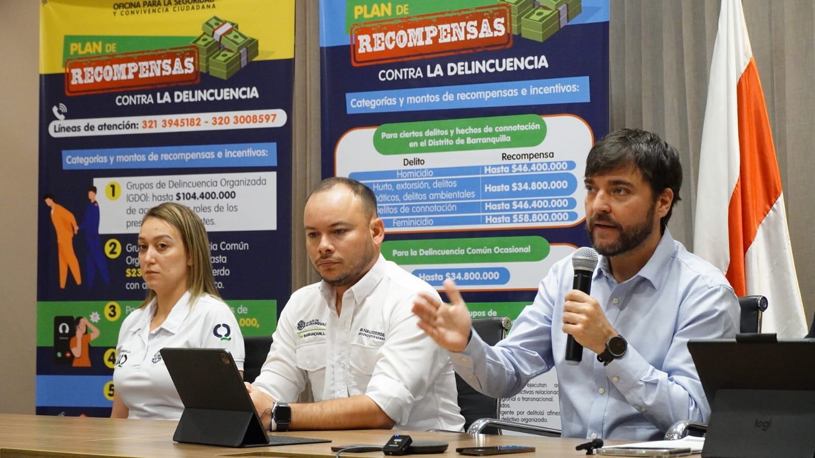 A la derecha Jaime Pumarejo, alcalde de Barranquilla.