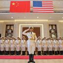 La bienvenida del escuadrón naval chino a los diplomáticos de Estados Unidos para discutir los lazos militares entre ambos al sur del mar chino.
