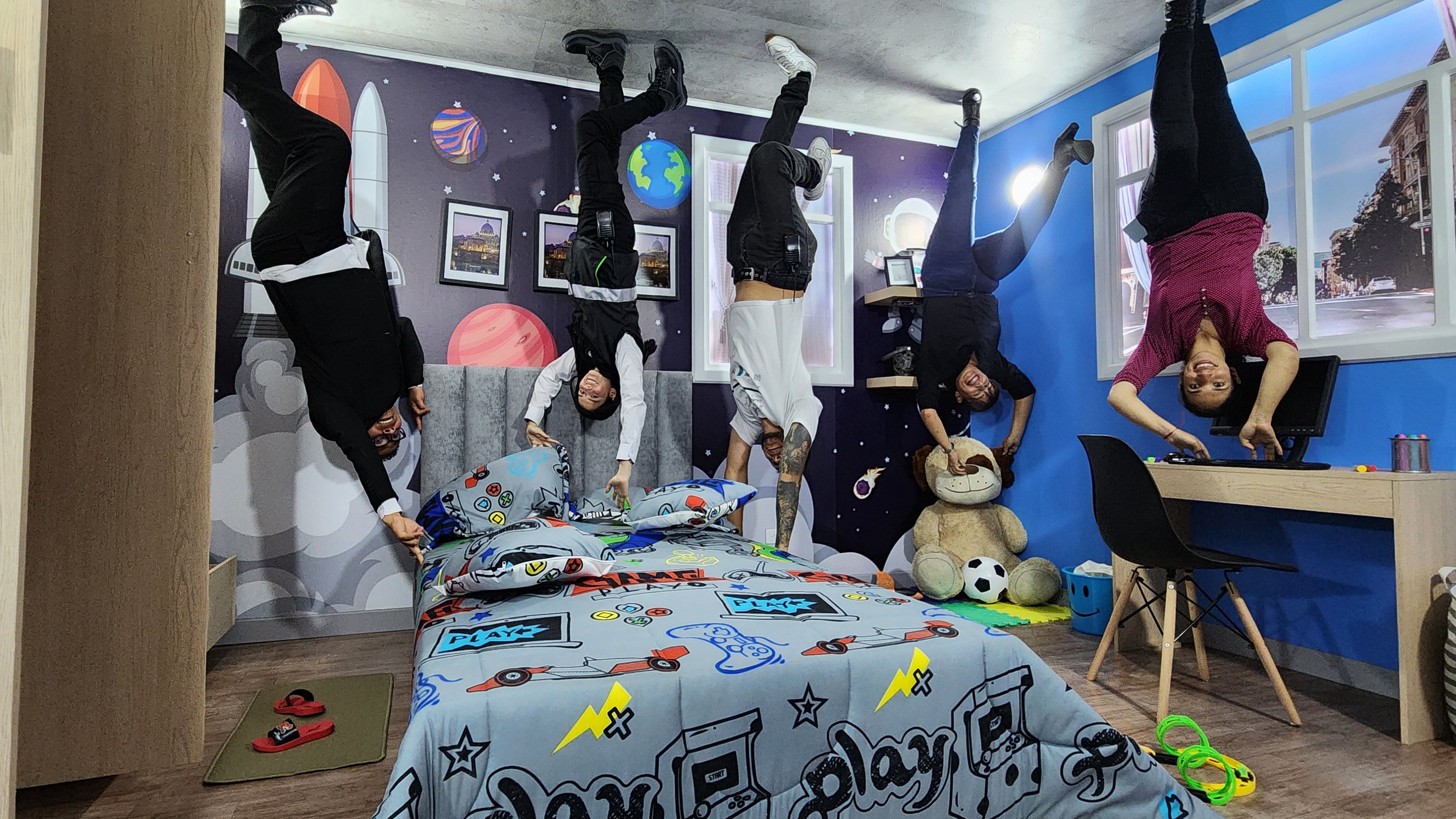 Dimensión 180º ,Casa al revés, Plaza de las Américas