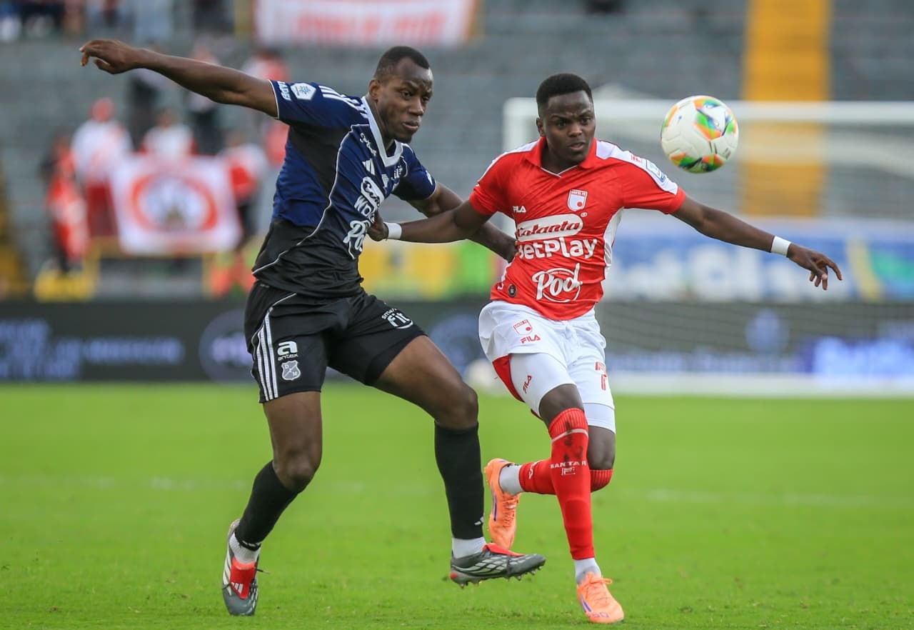 Imagen del juego entre Santa Fe y Medellín en el estadio Nemesio Camacho El Campín.