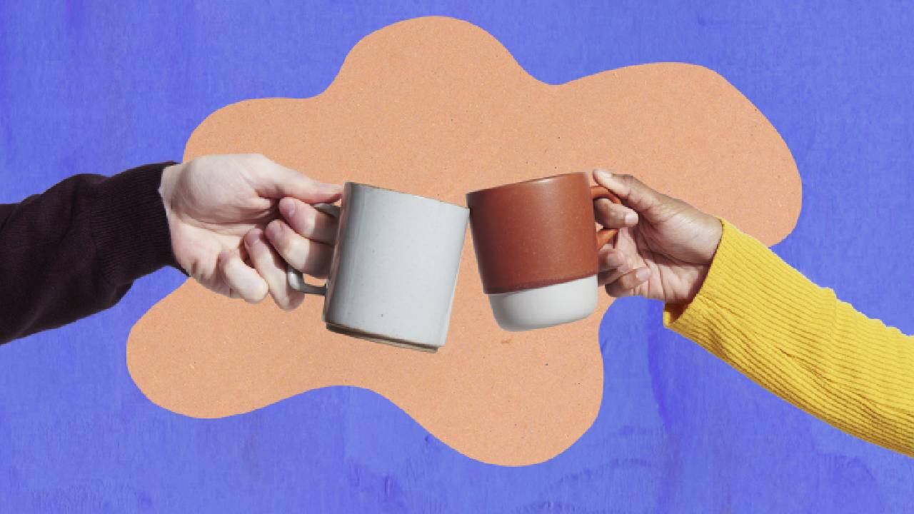 Expertos recomiendan granos de café que sean tostados y oscuros, pues estos producen más cantidad de antioxidantes. Foto: Getty images.