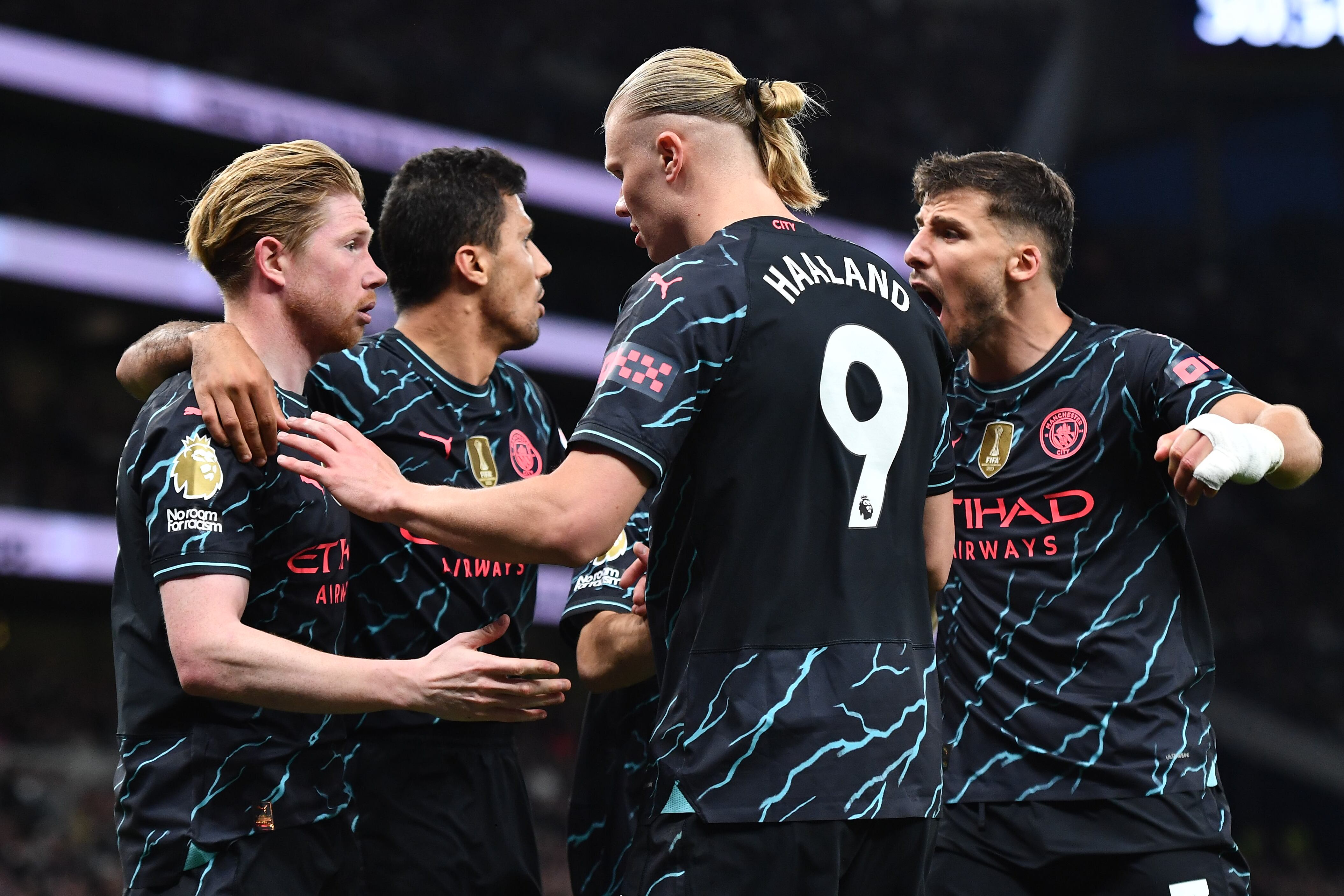 LONDON, ENGLAND - MAY 14: Erling Haaland of Manchester City celebrate with Kevin De Bruyne, Rodri, Ruben Dias after scoring a goal during the Premier League match between Tottenham Hotspur and Manchester City at Tottenham Hotspur Stadium on May 14, 2024 in London, England.(Photo by Sebastian Frej/MB Media/Getty Images)