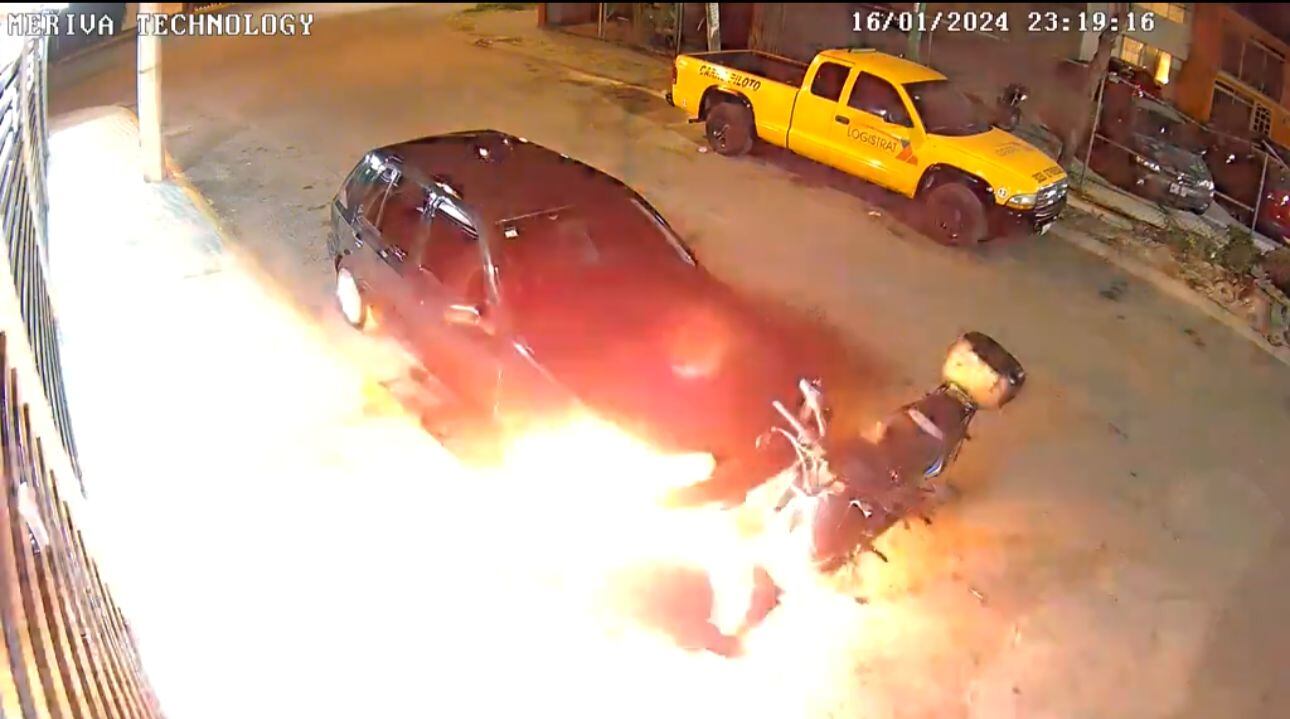 El hombre se prendió fuego al tratar de hacerlo al vehículo de una presunta víctima de extorsión