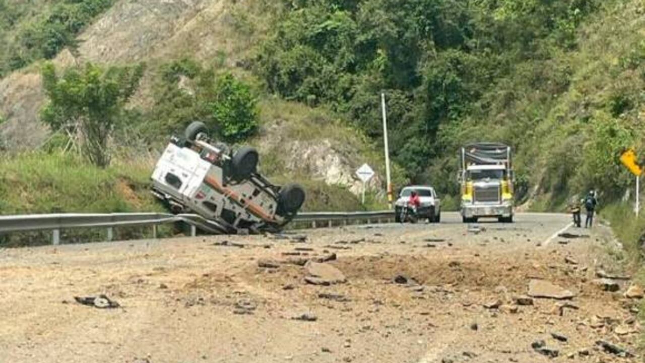 Patrulla de Policía de Carreteras fue atacada en la vía que va de Santa Fe de Antioquia a Dabeiba.
