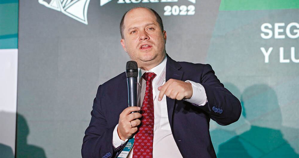   Héctor Olimpo Espinosa habría presionado a dos funcionarios del territorio para que apoyaran a Lucy García a la Gobernación de Sucre. Él gobernador aseguró que “ninguna de estas denuncias es cierta”.