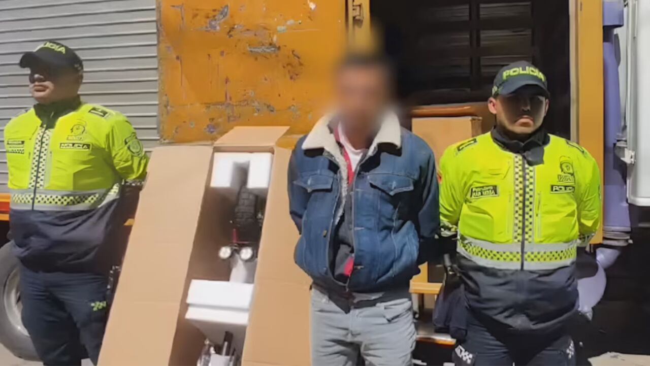 Policía frustra millonario robo en Bogotá; el objetivo de los delincuentes eran patinetas eléctricas y bicicletas