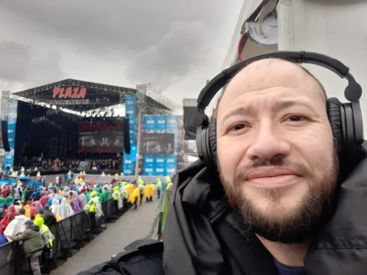 Héctor Mora, curador y programador de Rock al Parque desde 2023, ha estado atado al evento toda su vida, como parte activa o como espectador. Foto: Archivo Personal.