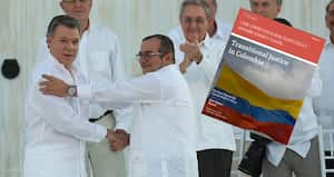 El centro de investigación en derechos humanos de la universidad más prestigiosa del planeta publicó un reporte en el que diferentes expertos analizan la implementación del sistema de justicia transicional en el país tras la firma del Acuerdo de Paz. El expresidente Santos participó en su elaboración.