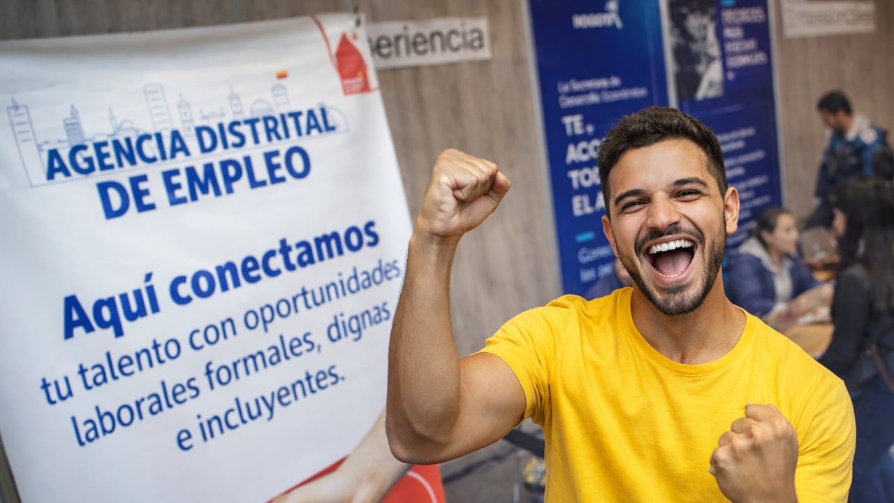 Oferta de empleo: 100 vacantes en Bogotá.