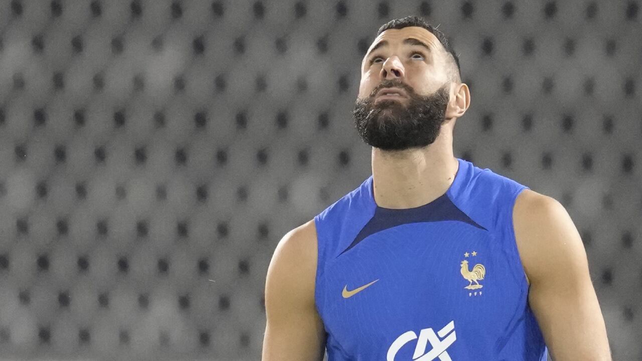 Benzema salió tocado después de la sesión de entrenamiento del sábado