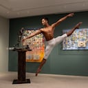 Tras 21 años en Londres y una trayectoria en el Royal Ballet, el colombiano Fernando Montaño explora las artes plásticas sin abandonar la danza.