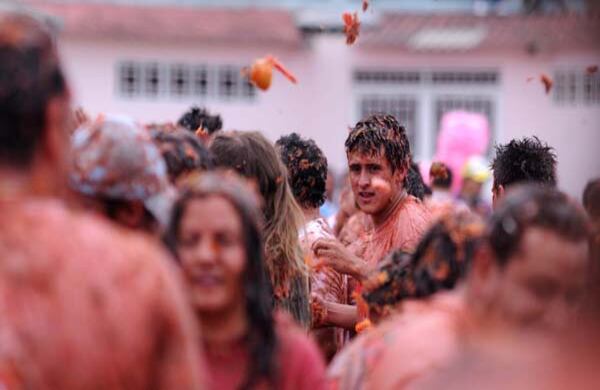 Tomates por los aires. 