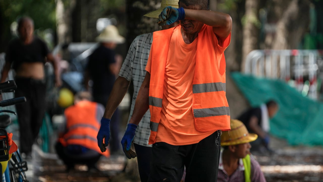 Colombia esta en plena transición a una jornada laboral más corta. (Foto AP/Andy Wong)